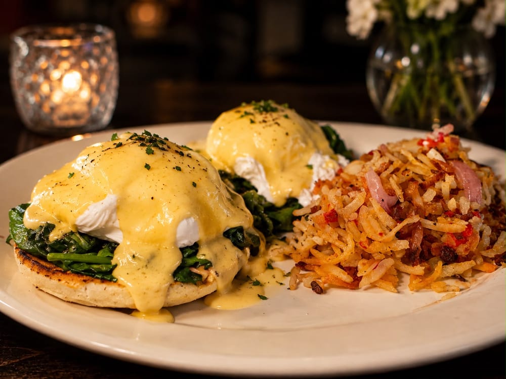 Eggs Florentine with spinach, hollandaise and hash browns