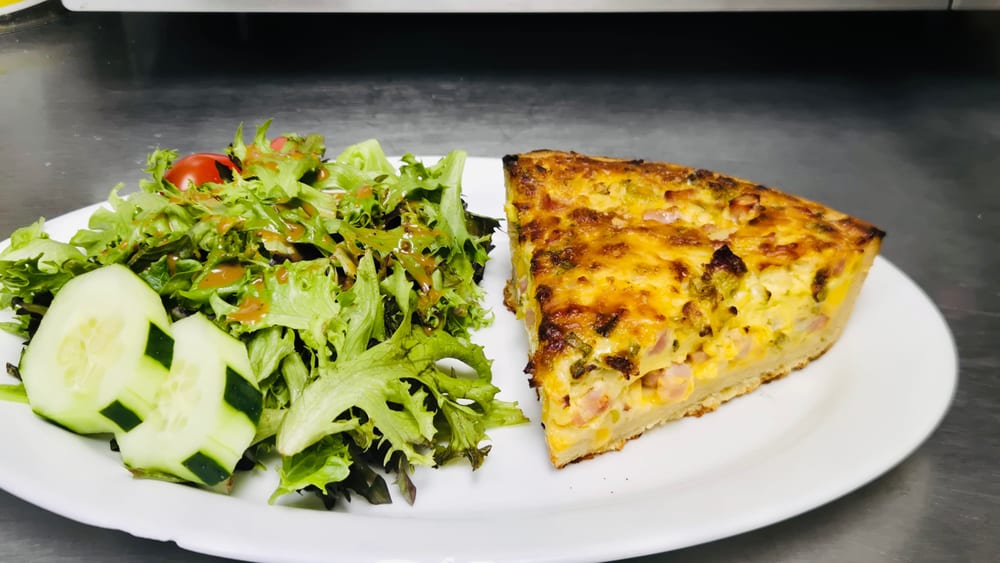 Lorraine quiche with salad